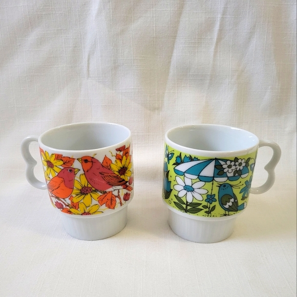 Beautiful 1960's-70's Stackable Mugs, Vibrant Floral & Bird Pattern on Both - Picture 2 of 16